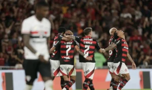 Flamengo vence São Paulo por 2 a 0 no retorno do Brasileiro