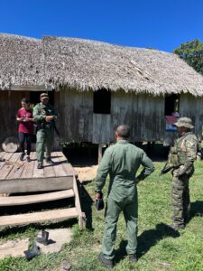 Forças de Segurança realizam mandado de prisão em comunidade de difícil acesso